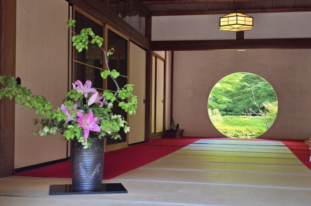 Ikebana lys temple japonais